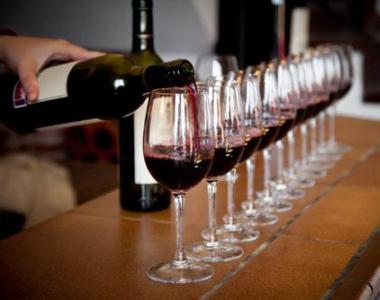 С чем пьют сухое вино и как его сделать в домашних условиях