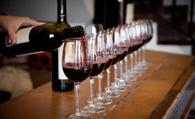 С чем пьют сухое вино и как его сделать в домашних условиях