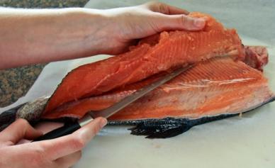 Как засолить красную рыбу в домашних условиях — сухой засол и все секреты