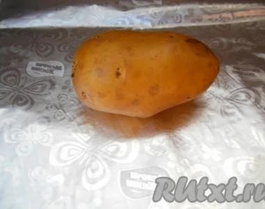 Картофель, запеченный в духовке в фольге целиком